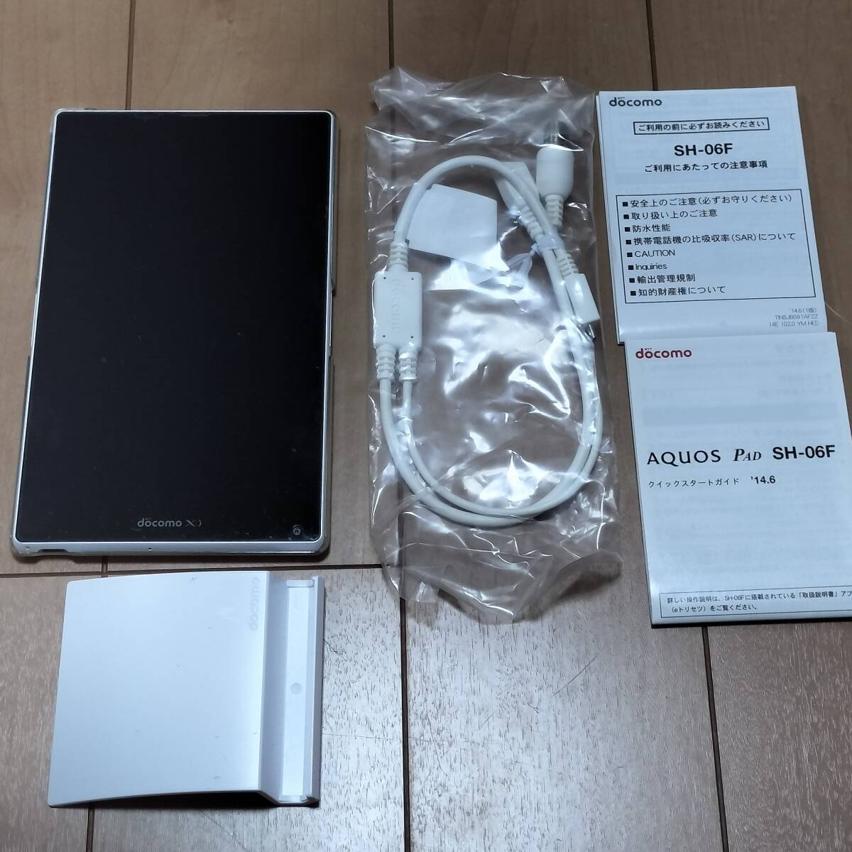 AQUOS PAD SH-06F　タブレット　ホワイト　白ロム_画像1