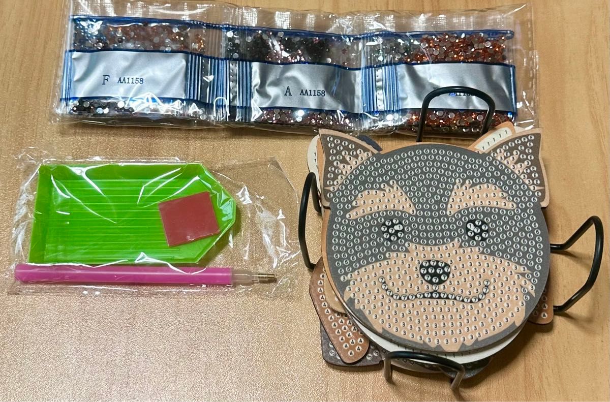 ダイアモンドアートキット 木製　犬のコースター　10個セット 手作り キラキラビーズ モザイクアート 作成キット