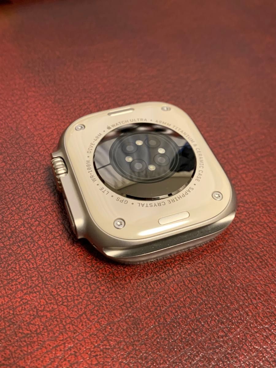 極美品！　Apple Watch アップルウォッチ Ultra 49mm チタニウム