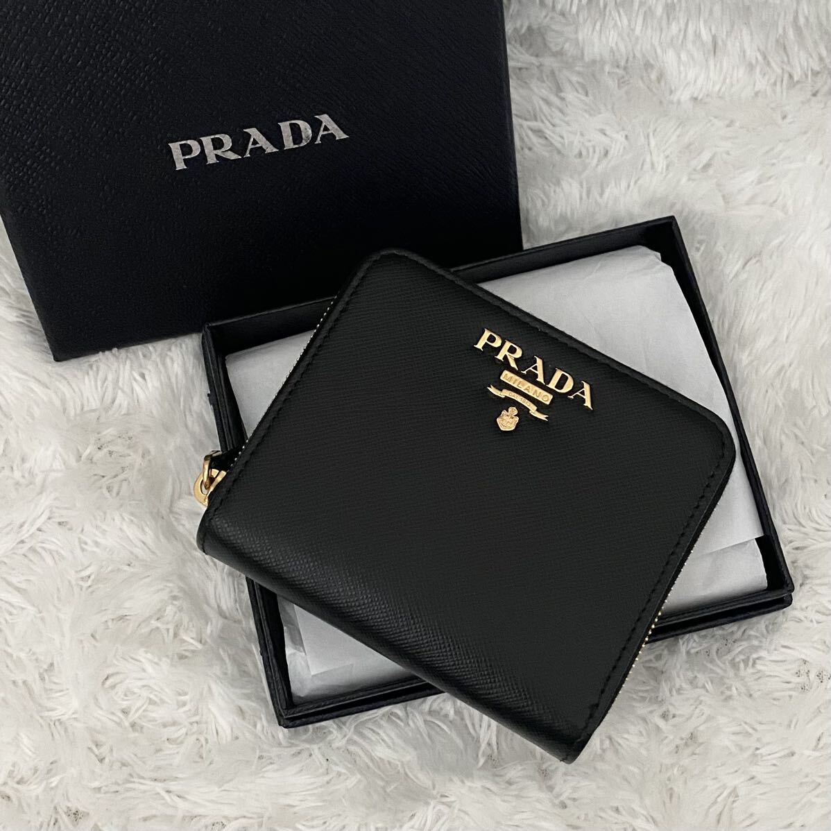 ★新品に近い★IC内蔵 PRADA プラダ サフィアーノ 二つ折り 財布 NERO ゴールド金具 RFID 