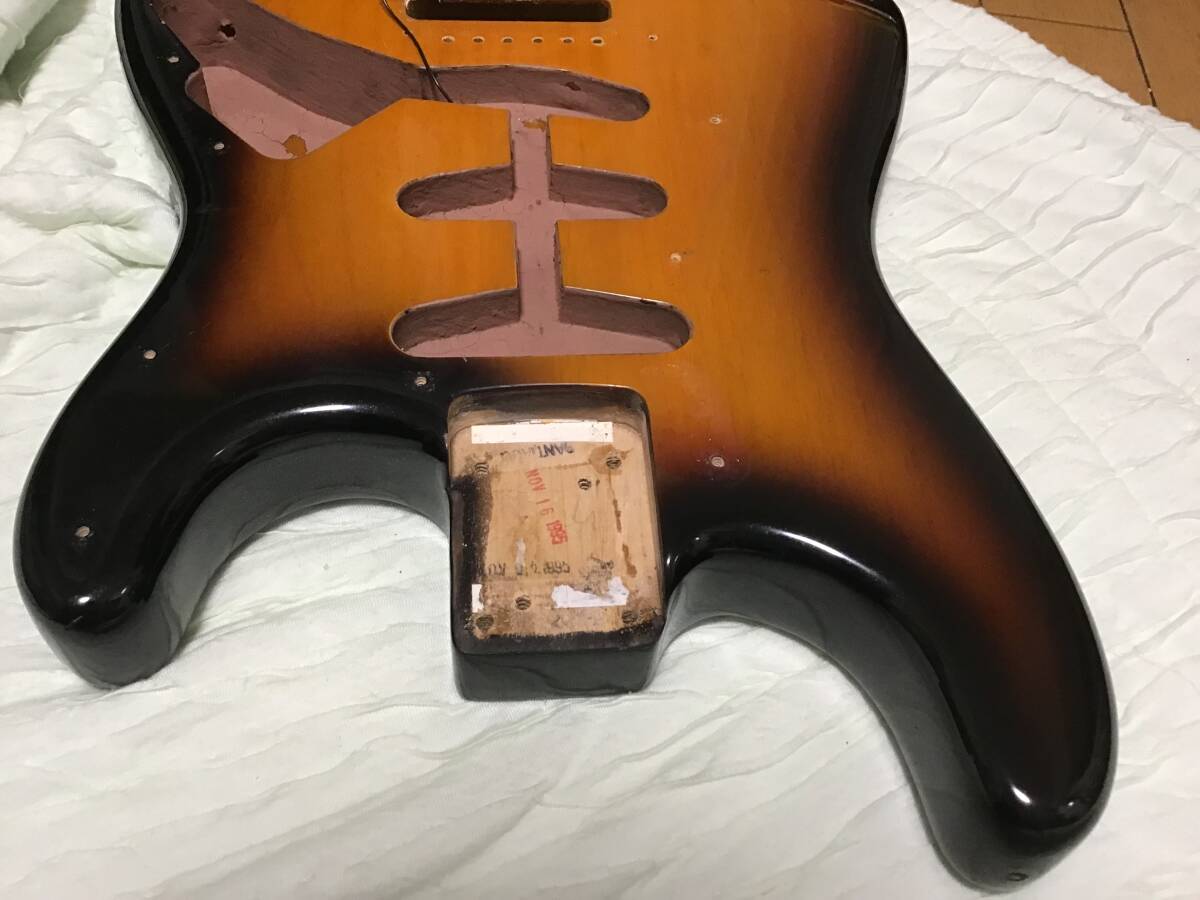 Fender USA Stratocaster BODY Sunburst 1995の画像9