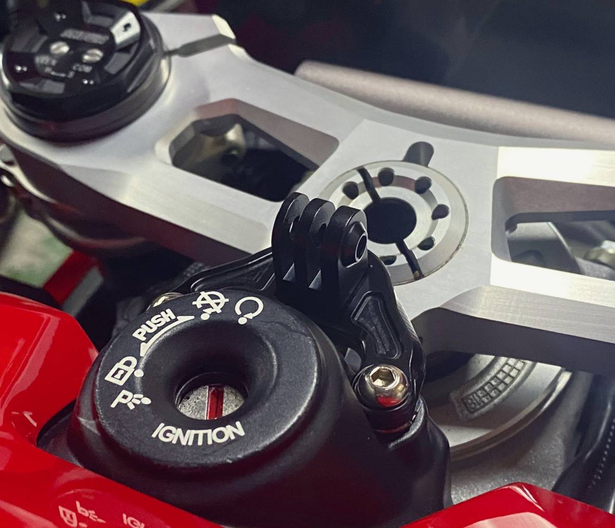 【在庫特価】DUCATI パニガーレ用アルミ製マウント［５ｍｍ厚］(GoProマウント付）Panigale V4/V2/899/959/1199/1299_画像3