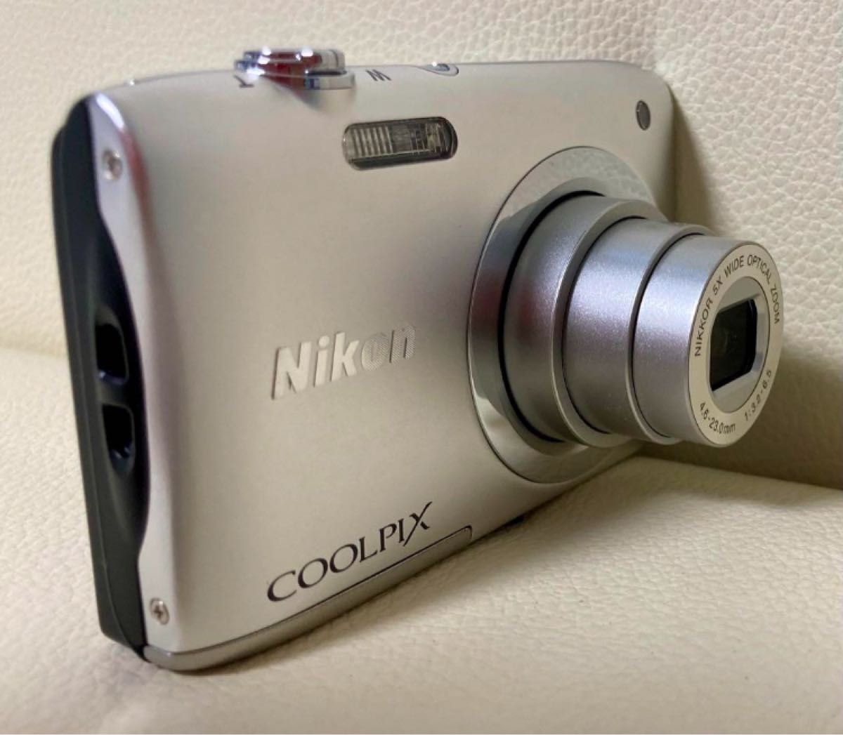 美品！　Nikon COOLPIX A100 2010万画素　液晶部保護シート貼付　ニコン
