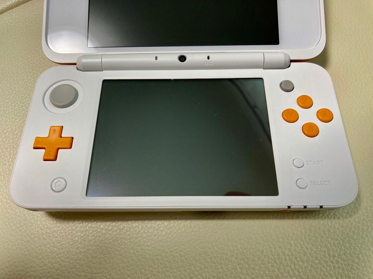 美品！　Nintendo NEW 2DS LL ホワイト×オレンジ 本体＋タッチペン　ニンテンドウ　任天堂　