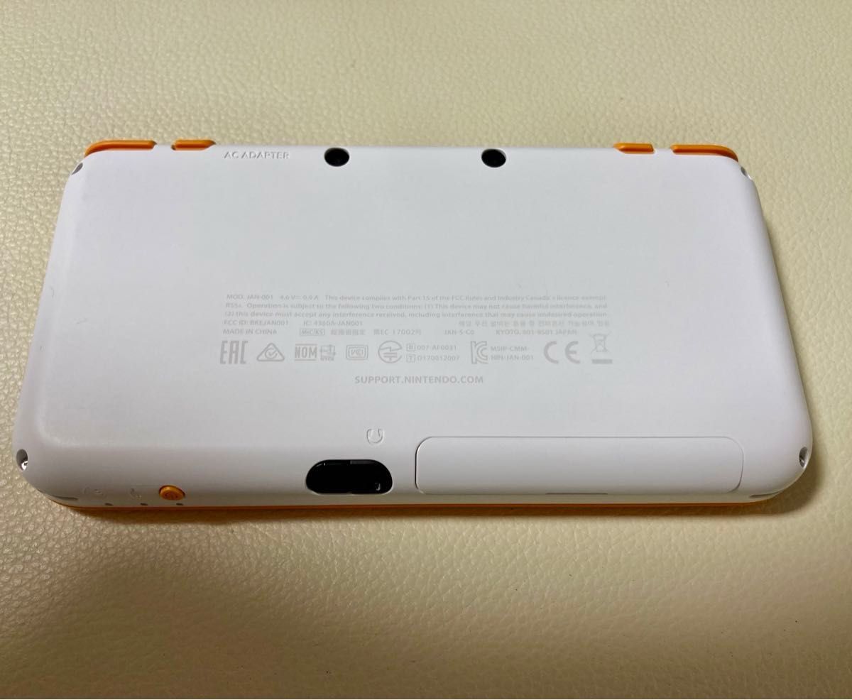 美品！　Nintendo NEW 2DS LL ホワイト×オレンジ 本体＋タッチペン　ニンテンドウ　任天堂　