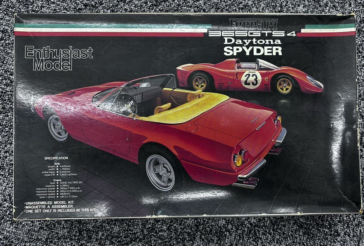 ④Ferrari 365GTS4 Daytona SPYDER Enthusiast Model プラモデル 未組立 フェラーリ 1/24モデルの画像3