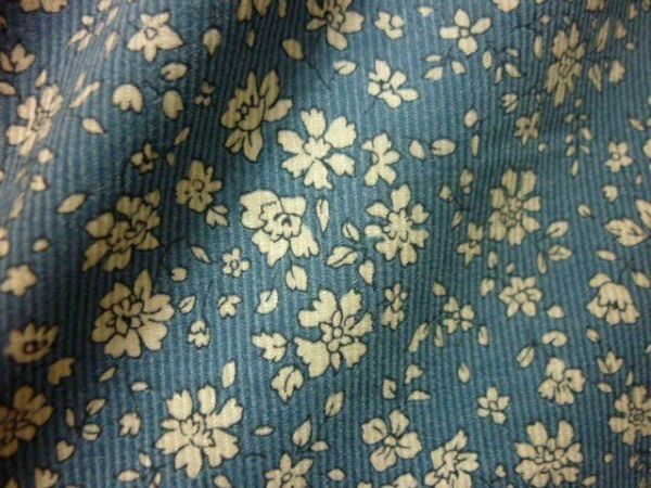 2ｍ　シャツコール 小花柄/くすみブルー系 発送はクリックポスト１８５円 ワンピース生地 floral fabric_画像1