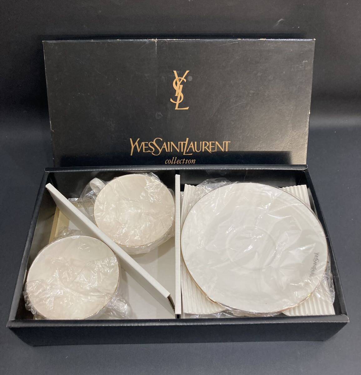 S4E343◆新古品◆ イヴ・サンローラン YvesSaintLaurent コレクション 食器 コーヒーカップ お皿 ペアコーヒーセットの画像2