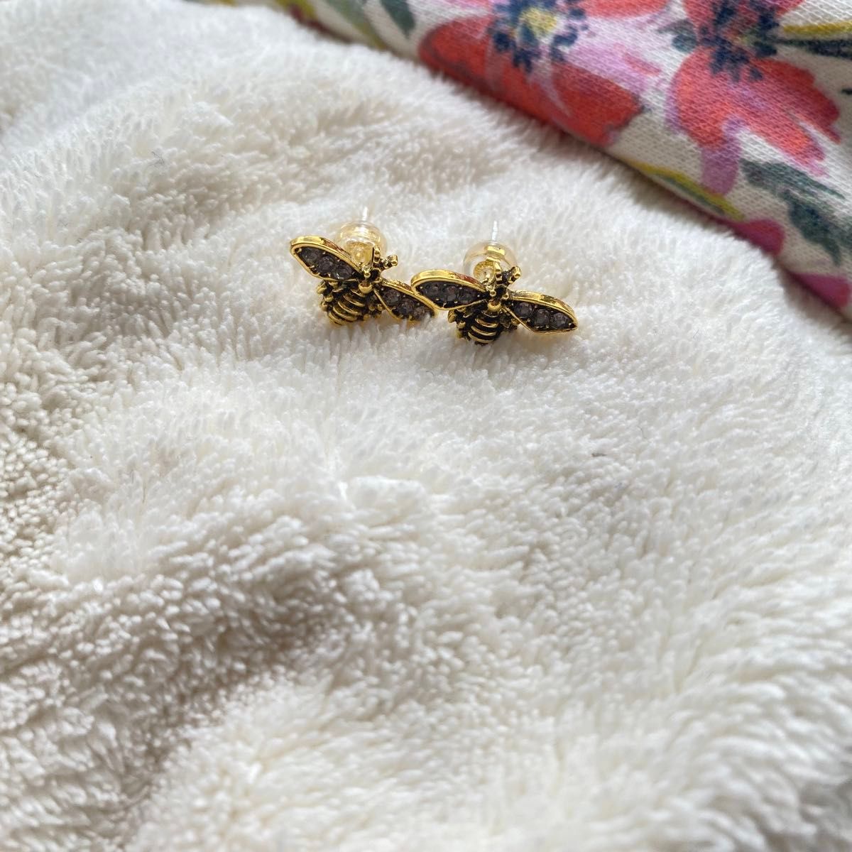 新品未使用】蜂 ピアス パール 2way 高級感 オシャレ 韓国 新品未使用】蜂 ピアス パール 2way 高級感 オシャレ 韓国