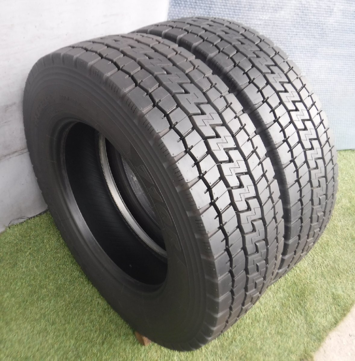 ★245/70R19.5 136/134J ヨコハマ 710R 状態良好!!2020年製!!残溝15mm以上!!大型トラック用!!直接引取大歓迎!!激安2本セット価格!!_A345の画像1