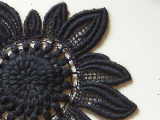 ○アンティーク フランス製 ウールレースのモチーフ ５枚セット 黒 ひまわりの柄 とてもきれいな柄です。の画像5