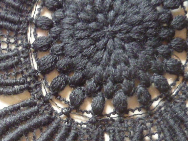 ○アンティーク フランス製 ウールレースのモチーフ ５枚セット 黒 ひまわりの柄 とてもきれいな柄です。の画像3