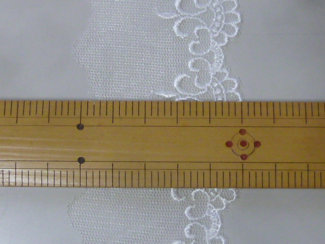 !24084 rayon / nylon delicate .embro Ida relay s lovely . floral print white color 3.4m