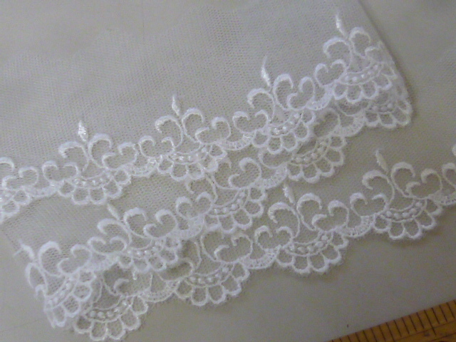 !24084 rayon / nylon delicate .embro Ida relay s lovely . floral print white color 3.4m