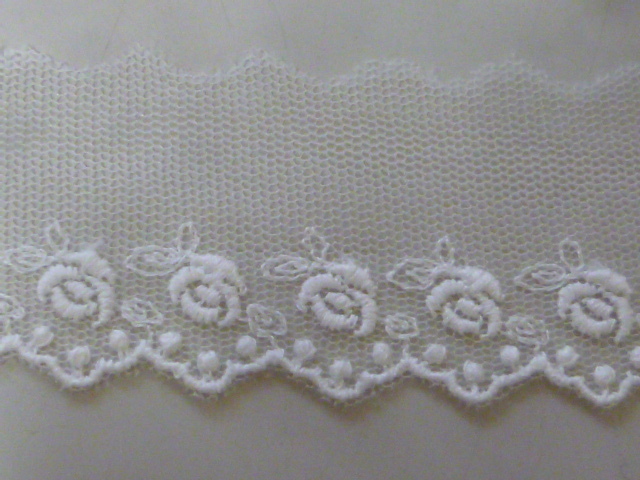 ! rayon / nylon delicate .embro Ida relay s lovely . floral print white color 3.6m