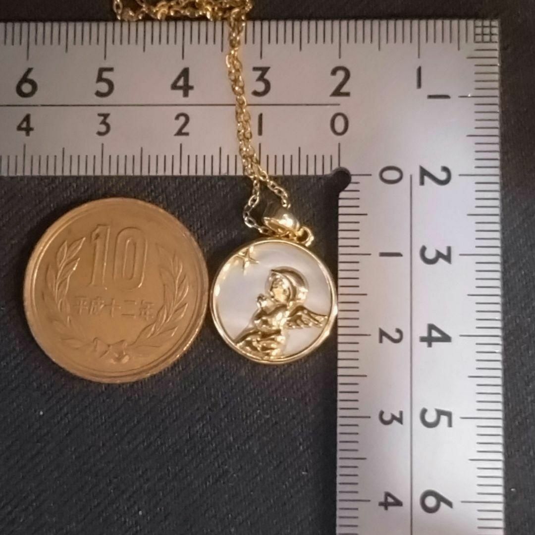 【星に願いを】マザーオブパール　祈りを捧げる天使のコイン型ネックレス
