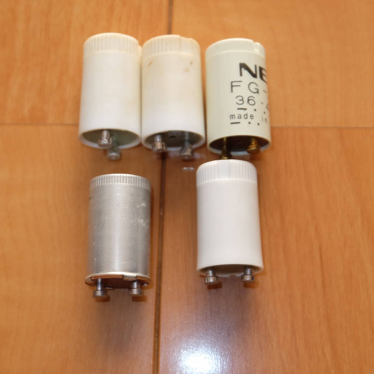 中古 グローランプ 5個セット グロー球 点灯管 FG-4P FG-5P 32型 36-40型 28-32型 NEC TOSHIBA 東芝 National 蛍光灯 照明 電気 ライトの画像1