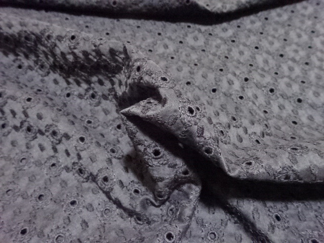 日本製　綿　100％　刺繍柄　生地　やや薄　４ｍ　G394_画像4