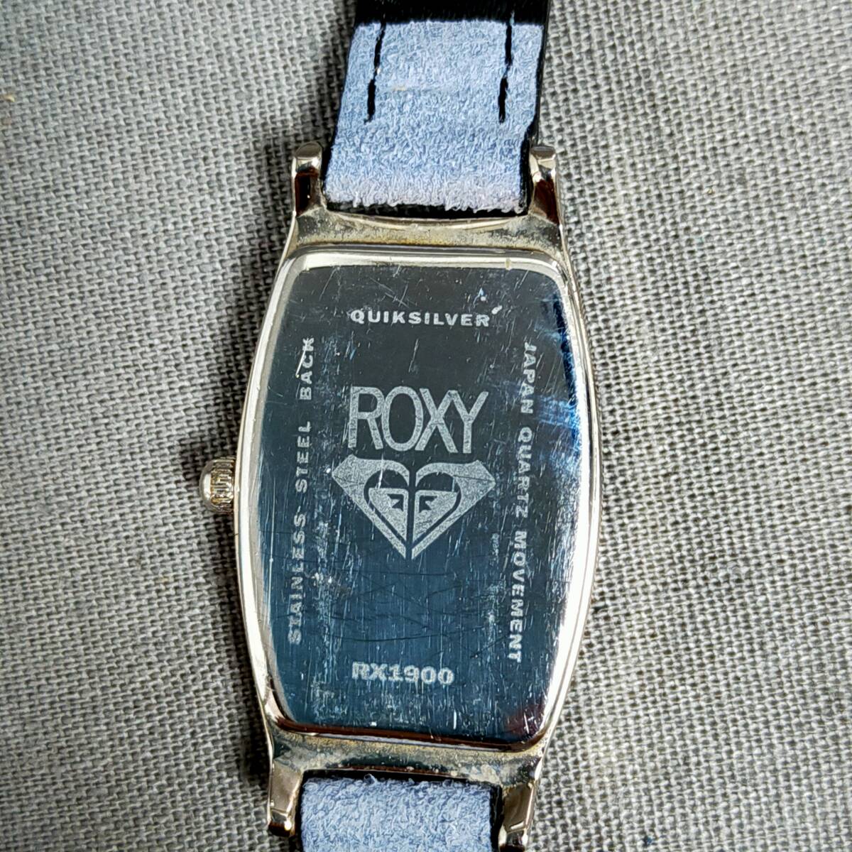 5/14　L60068　ROXY　QUIKSILVER　RX1900　QUARTZ　3針　文字盤ブラック　レディース　稼働　腕時計　ロキシー_画像2