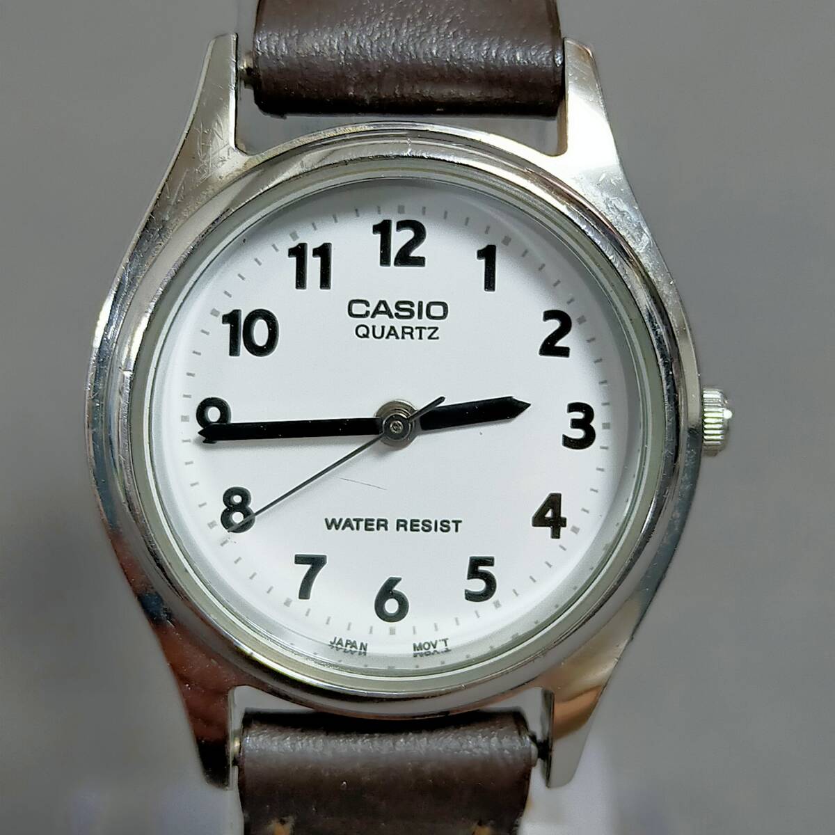 5/14　L60066　CASIO　QUARTZ　705　LQ-410　3針　レディース　シルバーカラー×ホワイト　稼働　腕時計　カシオ_画像1