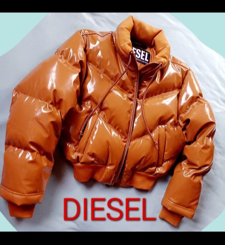DIESEL クロップド パデッド ダウンジャケット XS (Mサイズ相当 DIESEL クロップド パデッド ダウンジャケット XS (Mサイズ相当
