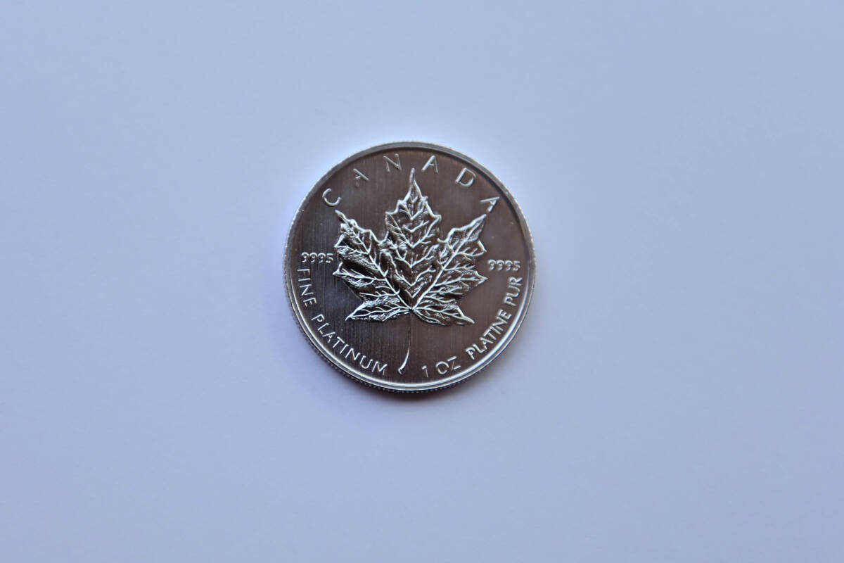 * прекрасный товар платина монета Maple leaf 1 унция 1oz Canada белый золотой клен leaf Pt999 платина 50 доллар монета 