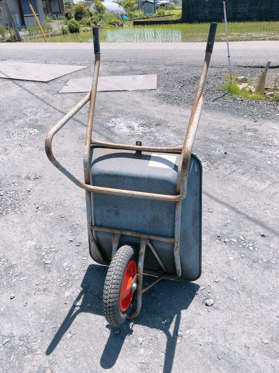  used wheelbarrow cat .. farm work gardening DIY field working bench car agriculture public works transportation car transportation handcart pickup welcome Ibaraki prefecture . land Omiya city 0518.2 O out west 