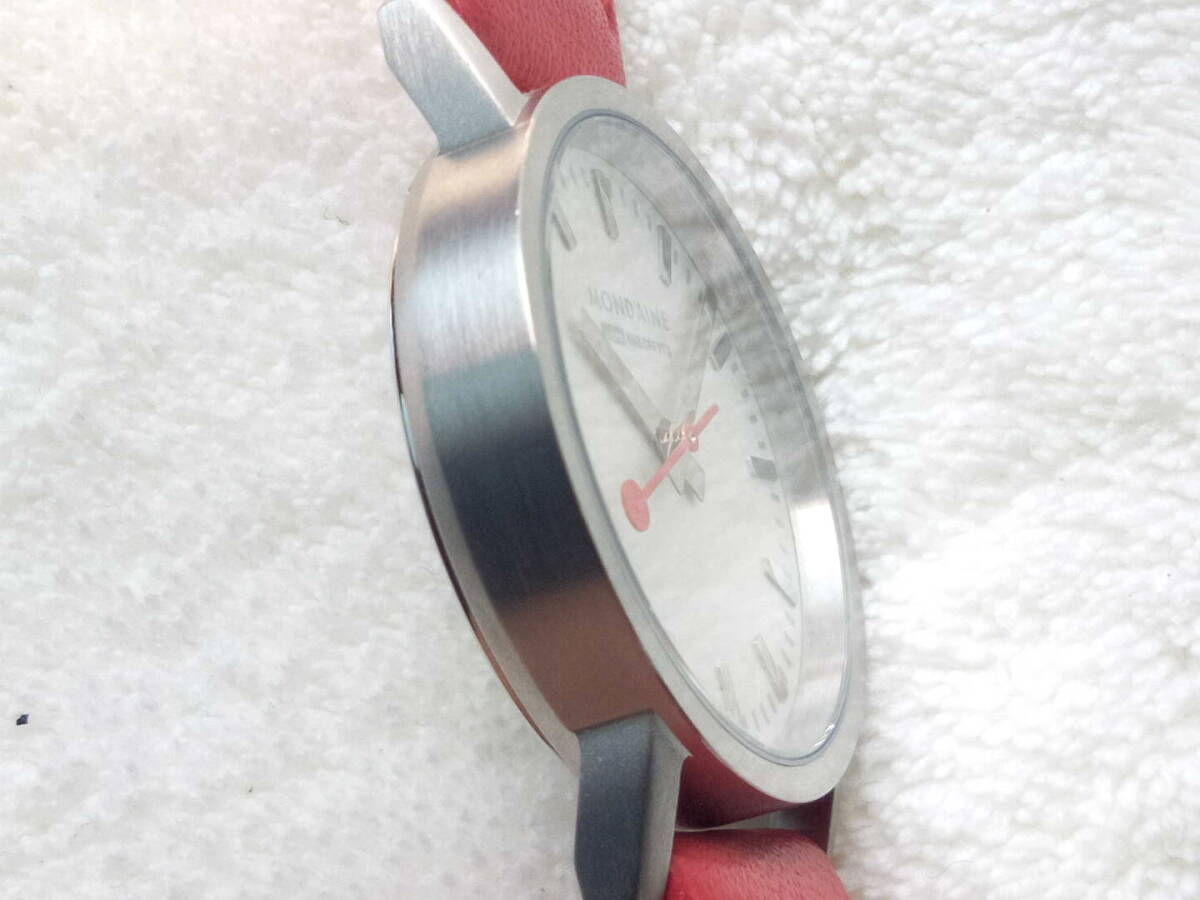 超美品　MONDAINE モンディーン 腕時計 30ｍｍ　ボーイズサイズ　メンズレディース