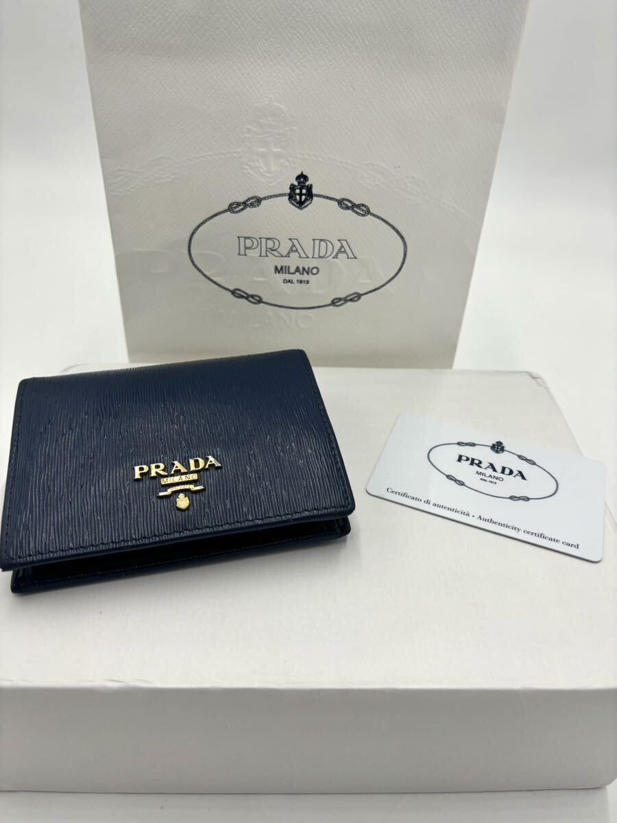 【美品】PRADA 二つ折り財布 ネイビーブルー　小銭入れ有り コンパクトウォレット レディース イタリア製_画像1