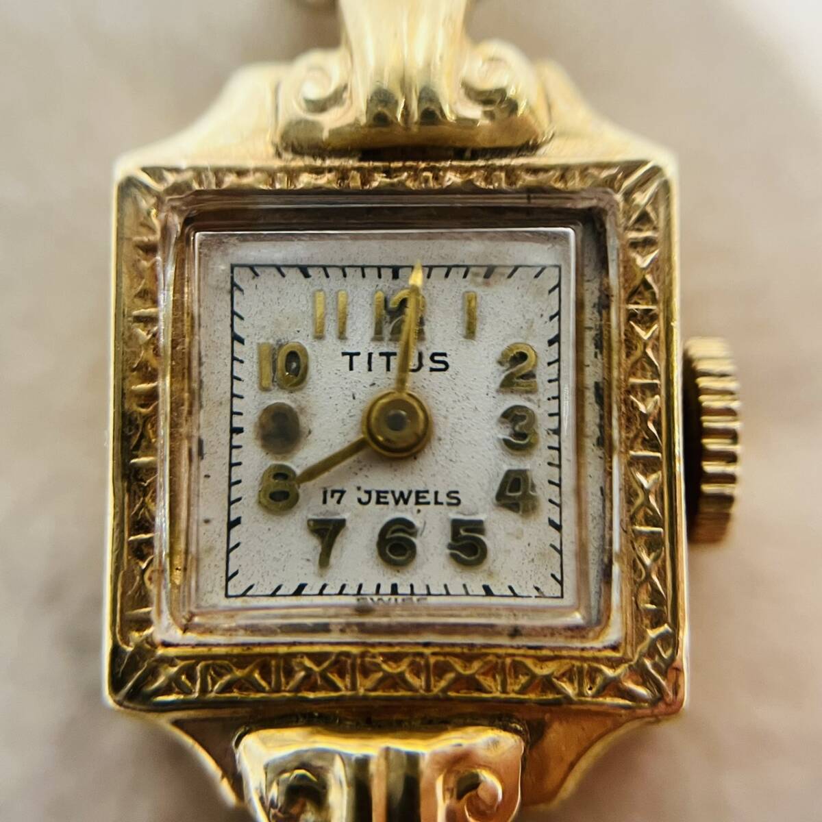 【AMT-10936】TITUS タイタス 14K 585 刻印あり 17 JEWELS 手巻き レディース 腕時計 アンティーク コレクション オールド 不動品 ジャンクの画像2