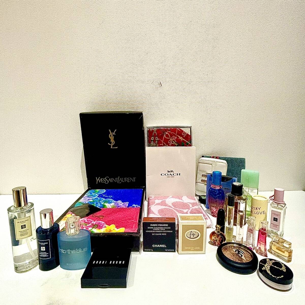 【AMT-10663a】香水 化粧品 タオルセット CHANEL シャネル Dior ディオール JO MALONE GIVENCHY COACH YVESAINTLAURENT レディース 美容品_画像1