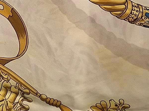1円 HERMES エルメス LES CAVALIERS D’OR【黄金の騎士】 カレ90 シルク100％ スカーフ ストール ショール クリーム系×ゴールド系 BI1922の画像8