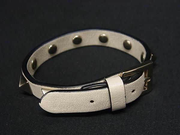 1円 ■美品■ VALENTINO ヴァレンティノ ロックスタッズ レザー ブレスレット アクセサリー レディース アイボリー系 AW7743の画像2