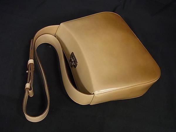 1 jpy # beautiful goods # Salvatore Ferragamo Ferragamo E218208 gun chi-ni leather one shoulder bag shoulder .. lady's beige group AX6648