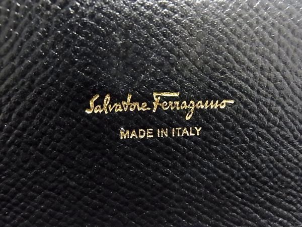 1円 ■美品■ Salvatore Ferragamo フェラガモ ガンチーニ レザー 二つ折り 長財布 ウォレット メンズ ブラック系 AX6771_画像5