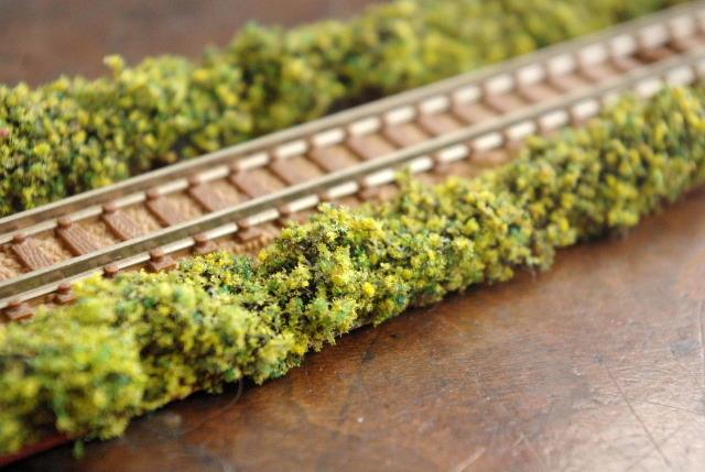 鉄道、建築模型　ジオラマ　　線路脇の菜の花（1本）_画像3