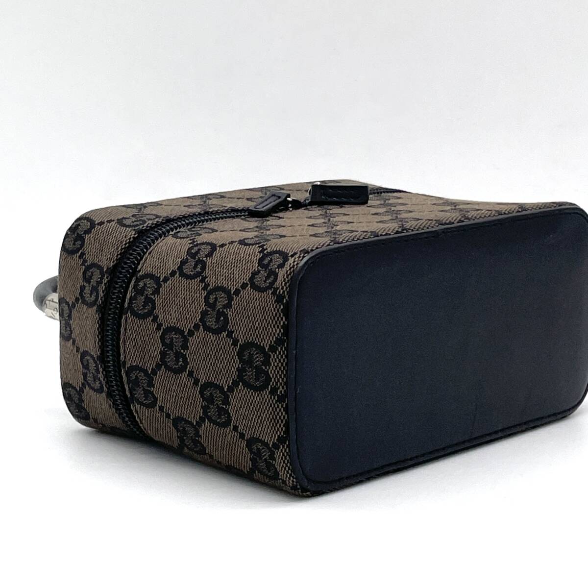 1 иен превосходный товар GUCCI Gucci GG парусина кожа косметичка ручная сумочка темно-коричневый черный 039 1051