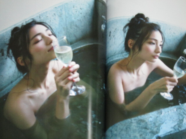高野麻里佳 1st写真集 「まりん夏」 A2 BIGポスター付 初版 帯付 高野麻里佳 1st写真集 「まりん夏」 A2 BIGポスター付 初版 帯付