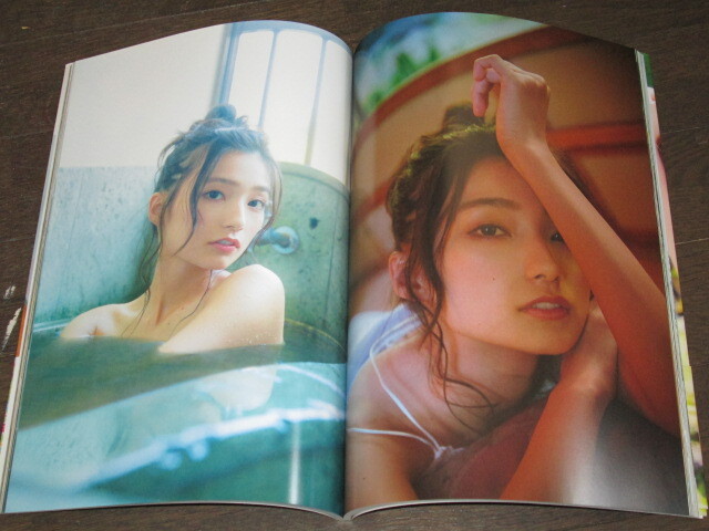 高野麻里佳 1st写真集 「まりん夏」 A2 BIGポスター付 初版 帯付 高野麻里佳 1st写真集 「まりん夏」 A2 BIGポスター付 初版 帯付