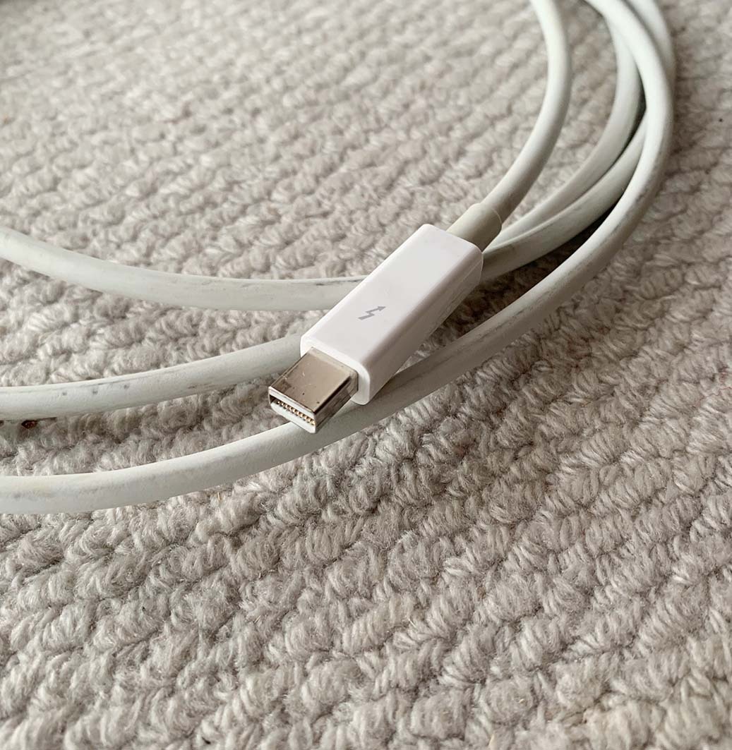 Apple Thunderbolt Cable (2.0m) оригинальный 2m б/у товар 