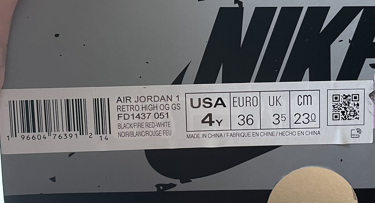 Nike GS Air Jordan 1 Retro High OG Black and Smoke Greyナイキ GS エアジョーダン1 レトロ ハイ OG ブラック アンド スモークグレー_画像5