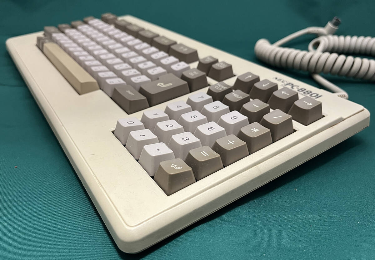 [NEC PC-8801 клавиатура ] клавиатура только выставляется *