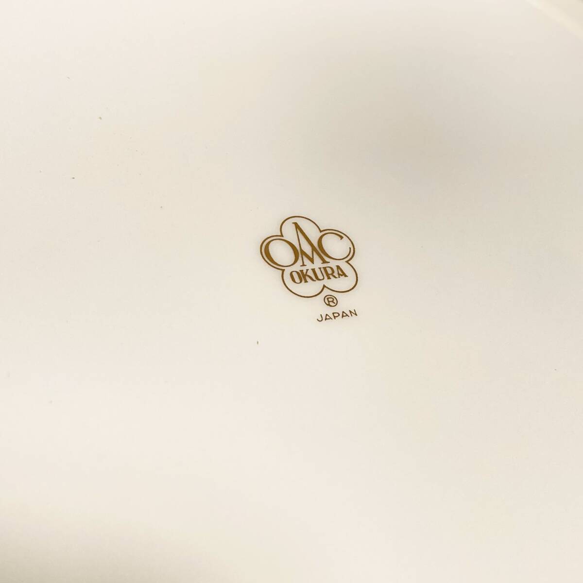 大倉陶園 OKURA 白磁 金彩 牡丹紋 花瓶 花器 フラワーベース 共箱【FGA00001】_画像9