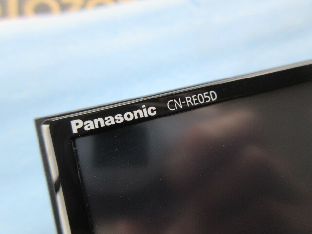 eB7529 パナソニック ストラーダ CN-RE05D SDナビ 中古 ♪ トヨタ車外し 地デジ DVD CD ラジオ Panasonic Bluetooth_画像3