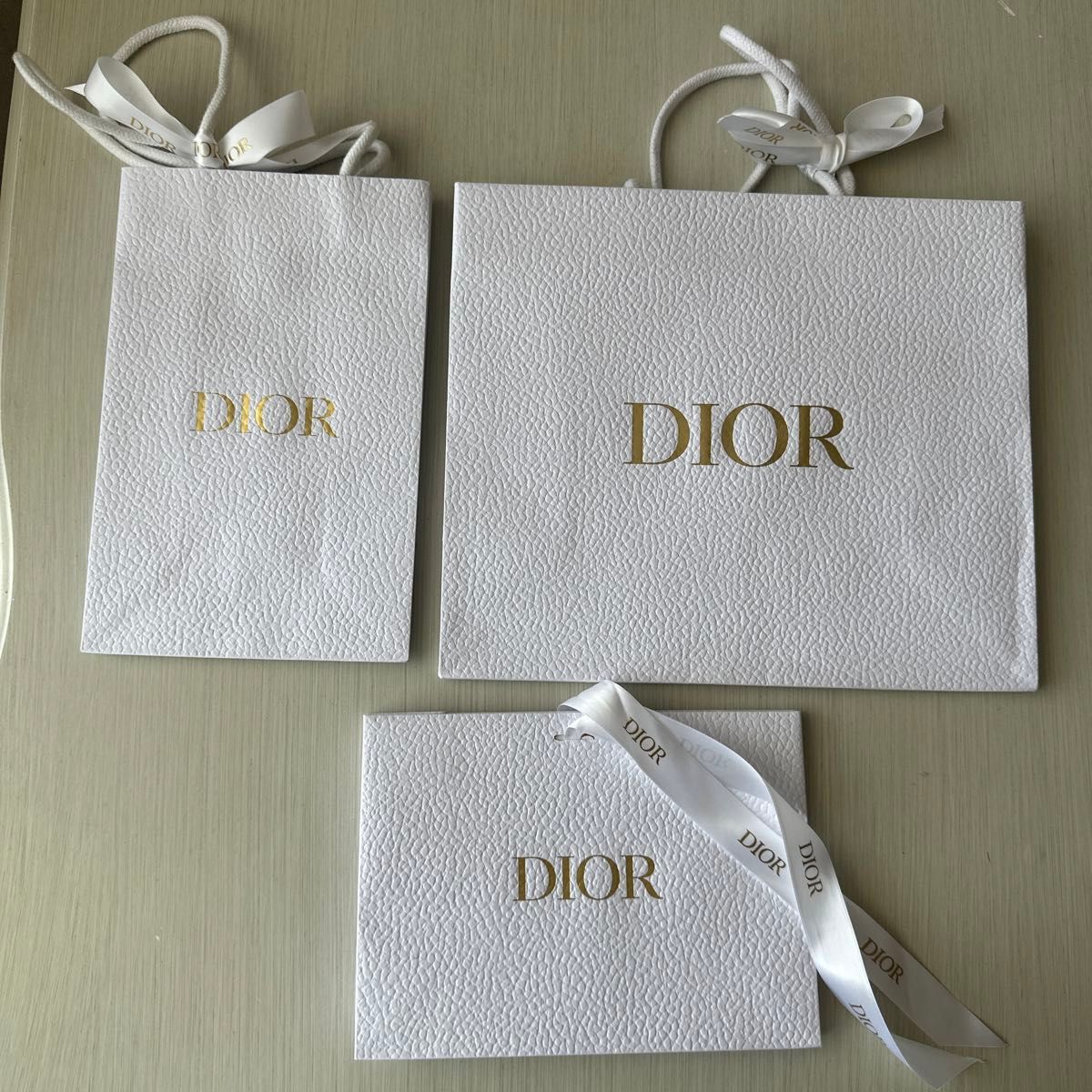 Dior ショッパー 紙袋 リボン付き ショップ袋 サイズ違い三点 Dior ショッパー 紙袋 リボン付き ショップ袋 サイズ違い三点