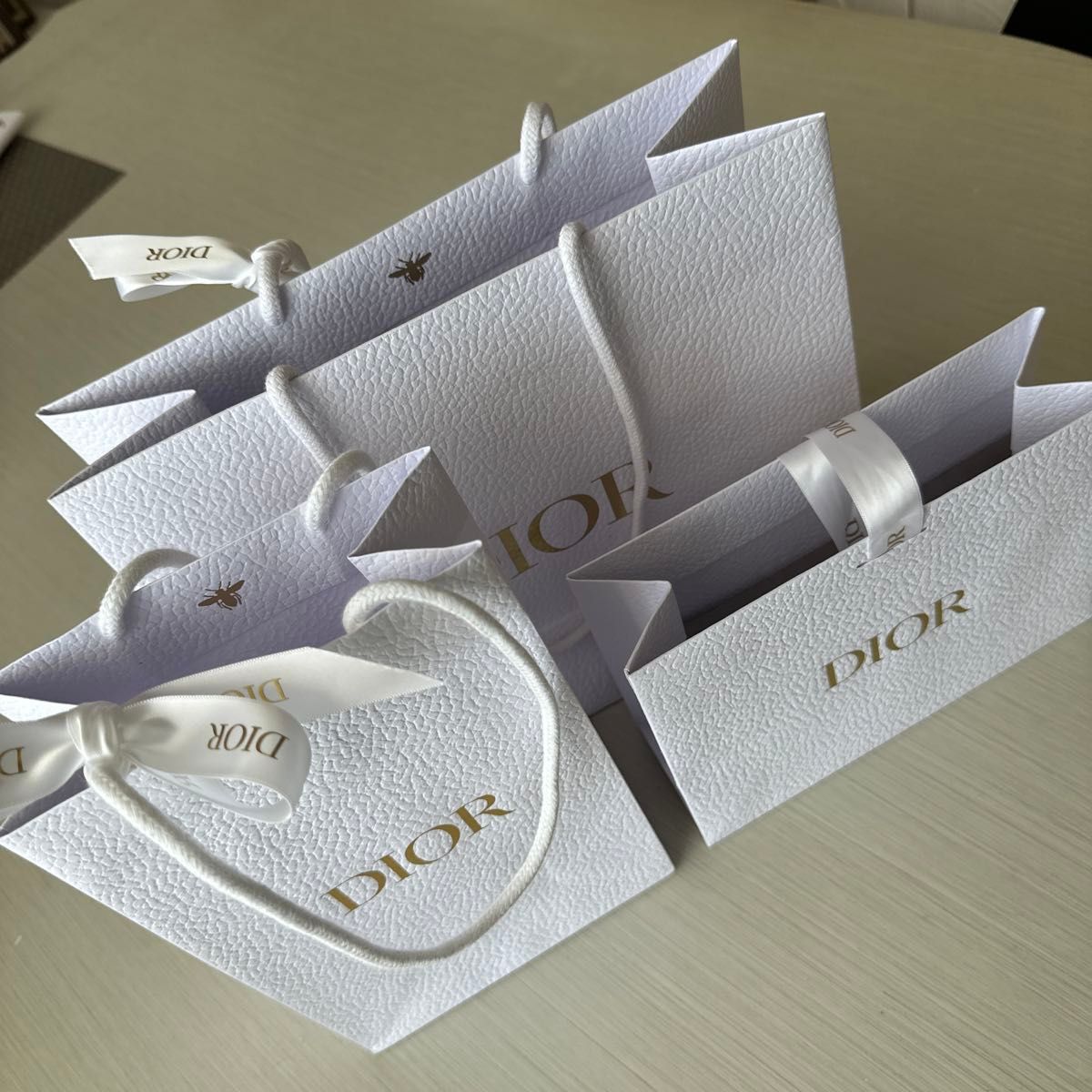 Dior ショッパー 紙袋 リボン付き ショップ袋 サイズ違い三点 Dior ショッパー 紙袋 リボン付き ショップ袋 サイズ違い三点