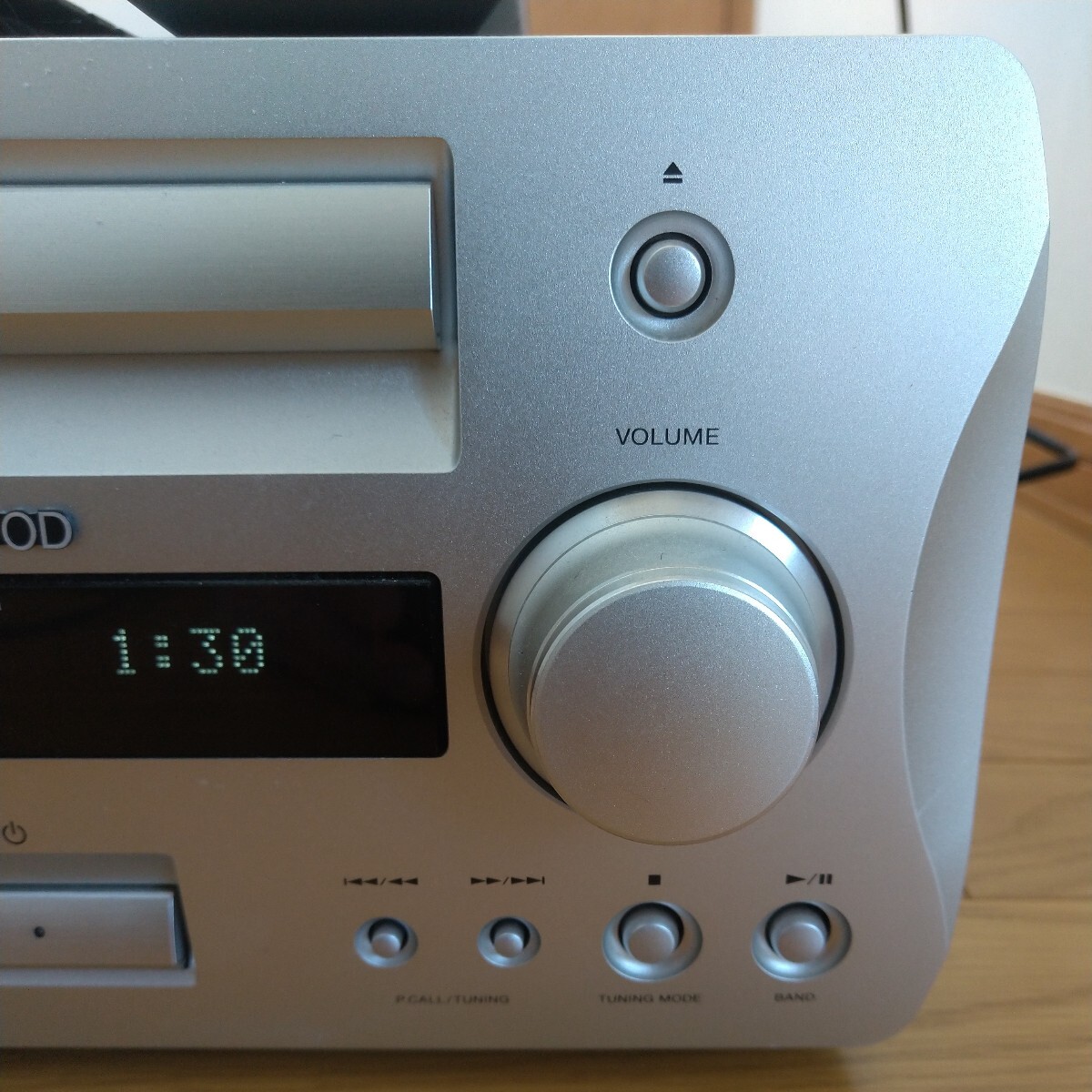  Kenwood  R-K1 50 подставка   ограничение      серебристый  модель   CD mini  компонент   одно целое   модель   приемник  