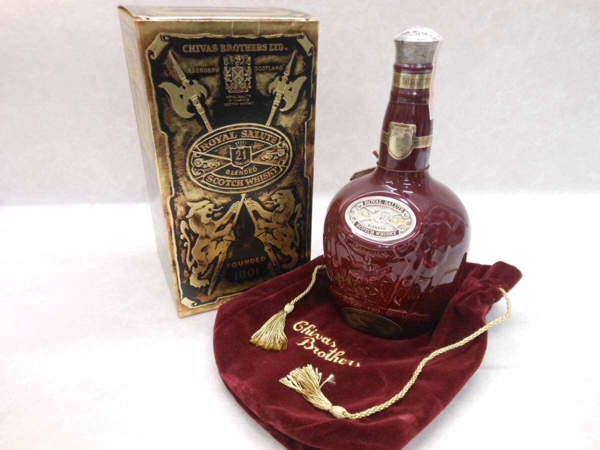 #30662 ロイヤルサルート 21年 赤 レッド / ROYAL SALUTE 陶器ボトル 1000ml スコッチ ウィスキー 未開栓 巾着袋、箱付_画像1