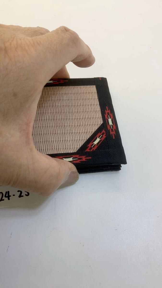 ピンクメセキ畳の黒柄のコースター4枚組24-25