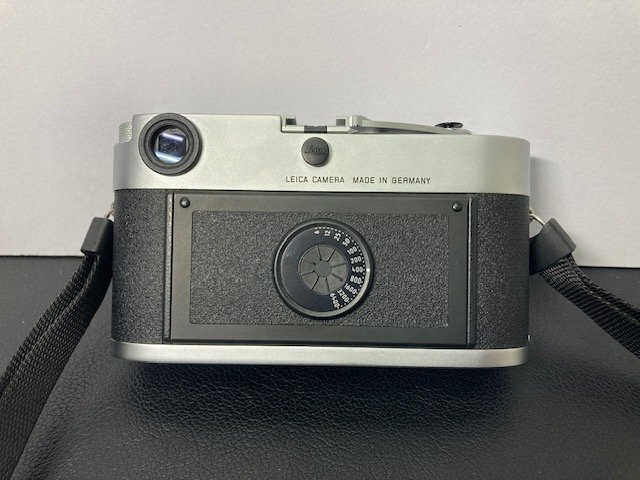 中古品 フィルムカメラ LEICA ライカ MP 0.72 シルバークロームの画像2